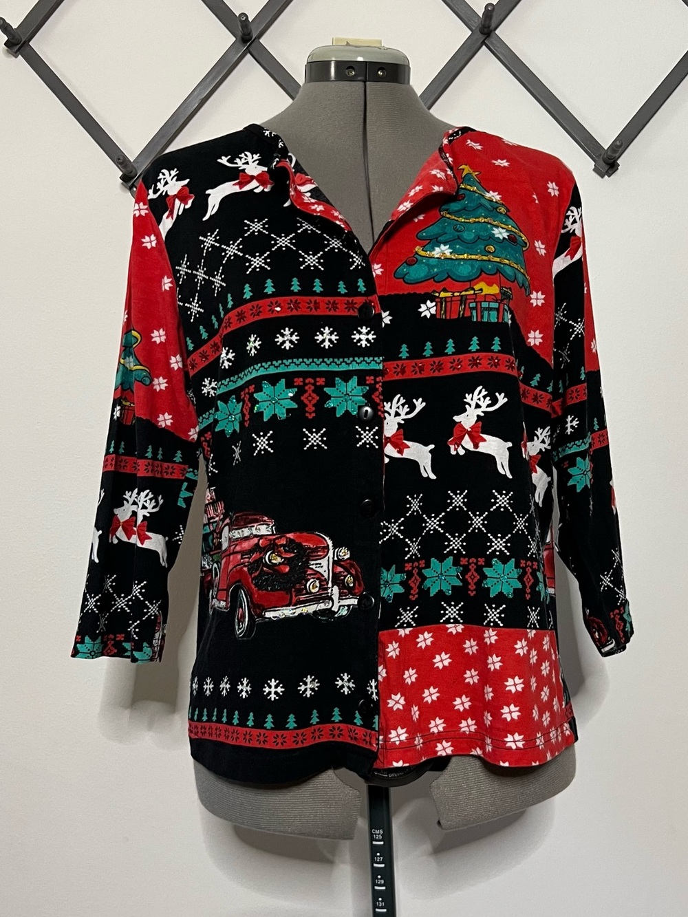 Vintage women’s Christmas button up top